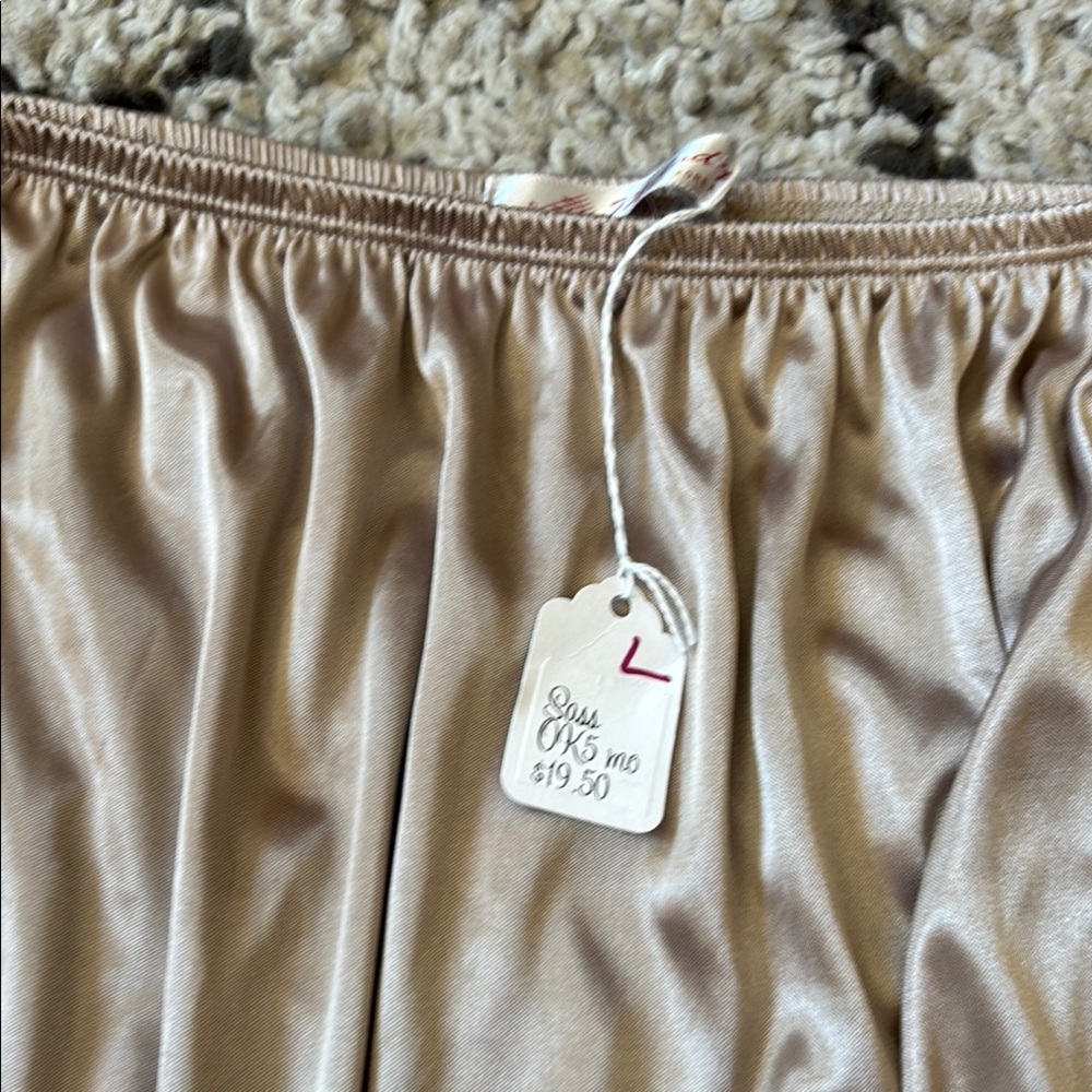 Satin slip with Lace - Picture 2 of 5